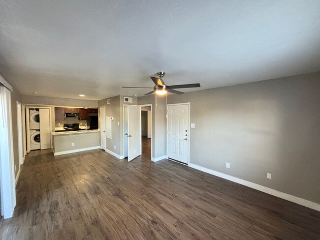 Photo - 1400 Clarewood Dr Unit b4