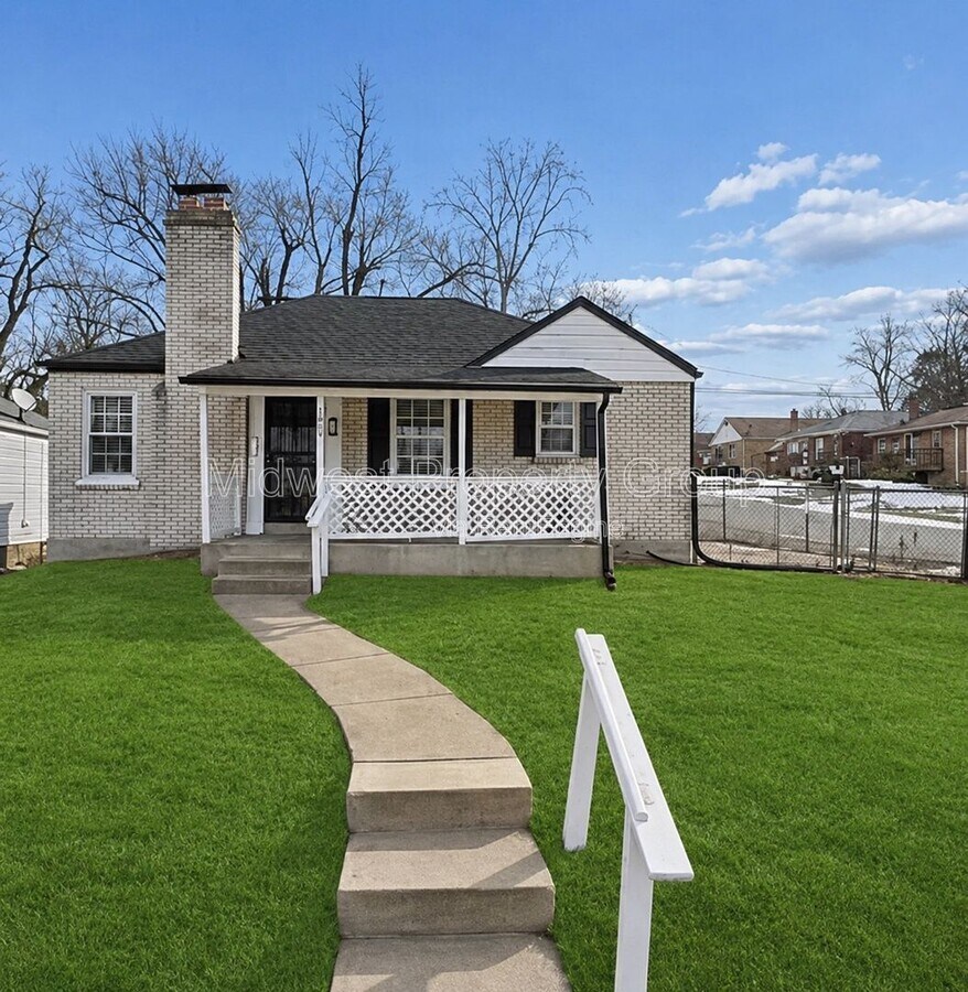 Photo - 222 Henquin Dr