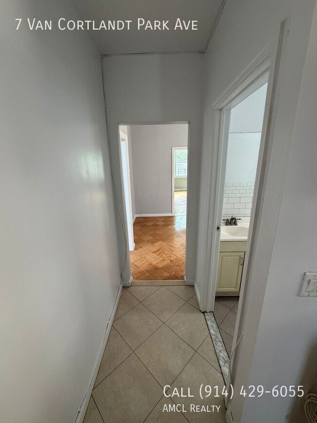 Building Photo - 7 Van Cortlandt Park Ave Rental