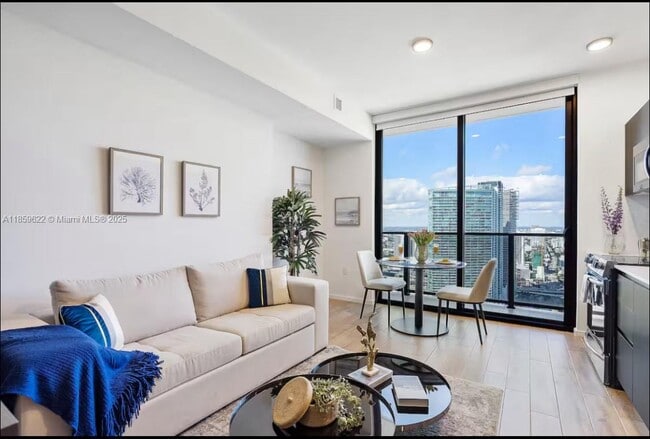 Photo - 398 NE 5th St Unidad 4004