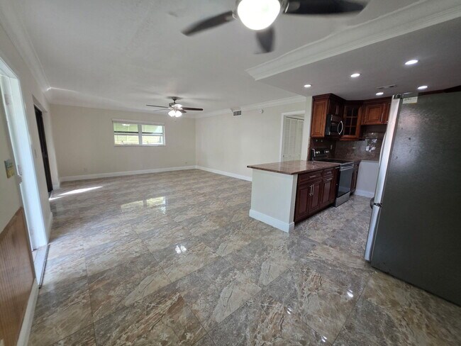 Photo - 111 Lake Ave Unit 8