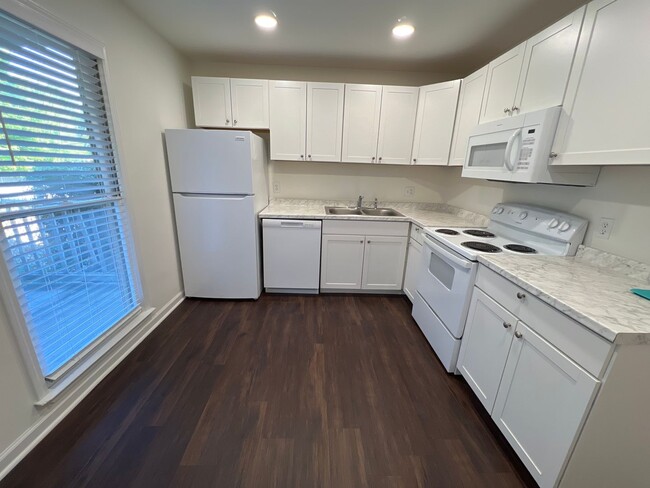 Photo - 2 Bedroom Community on the Corner of Baxte... Unit 24