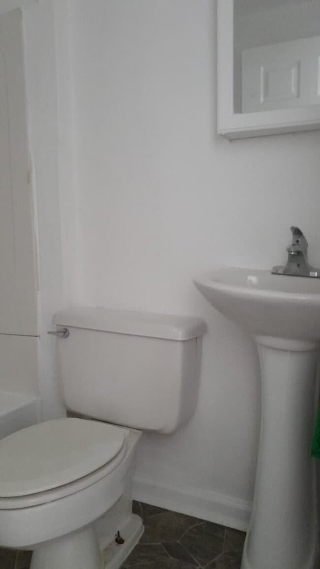 Building Photo - 2405 Franklin St