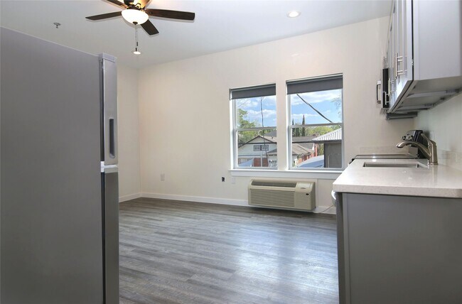 Building Photo - 1719 Westheimer Rd Unit A Rental