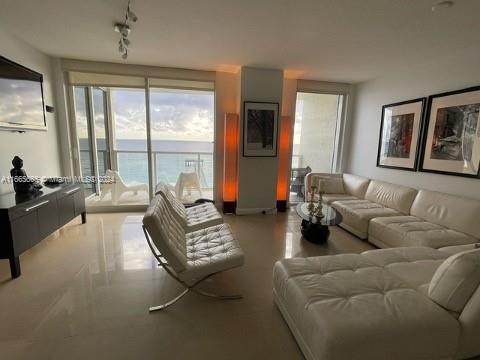 Photo - 16699 Collins Ave Unidad 902