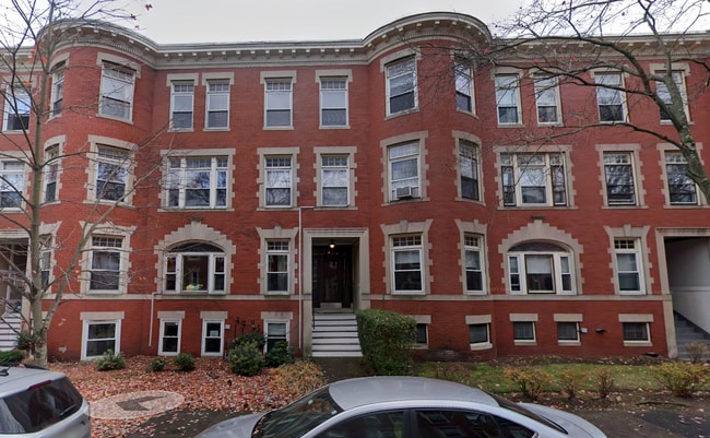 Building Photo - 10 Strathmore Rd Unit B Rental
