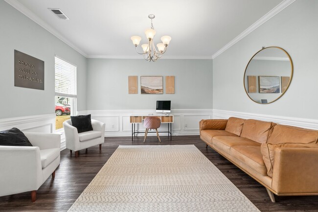 Photo - Spacious Home in Richmond Hill