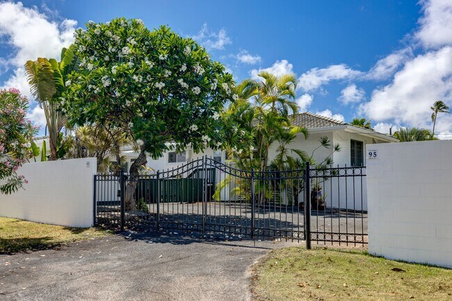 Photo - Mid-century modern Kalaheo Ave. Beach side...