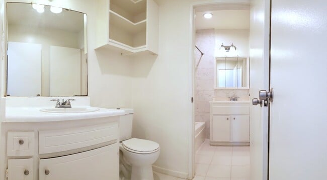 Photo - 8108 Langdon Ave Unidad 2