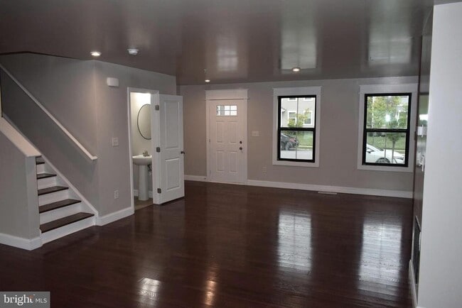 Photo - 120 Shiningfield Ct