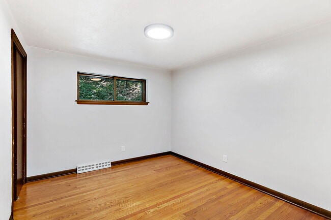 W289N3114 W Lakeside Dr