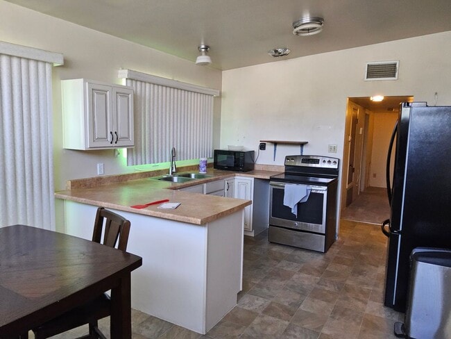 Photo - 3 Bedrooms, 2 Bath Home for Rent