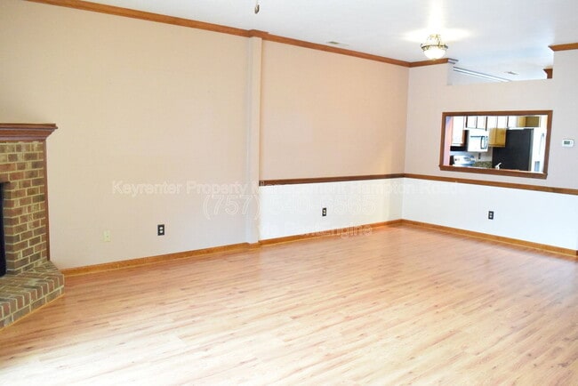 Photo - 310 Cobb Island Ct