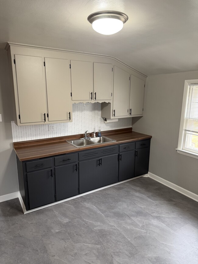 Photo - 2642 S 69th St