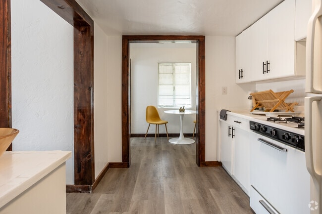 1BR, 1BA - 533SF - River Loft Bungalows on Warren+9th