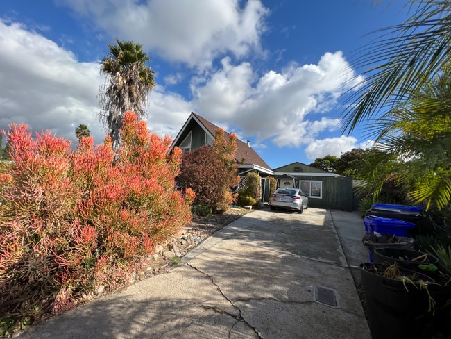 Building Photo - Private Furnished Bedroom for Rent – Near SDSU

Comfortable and fully furnished private bedroom a... Unit Room 2