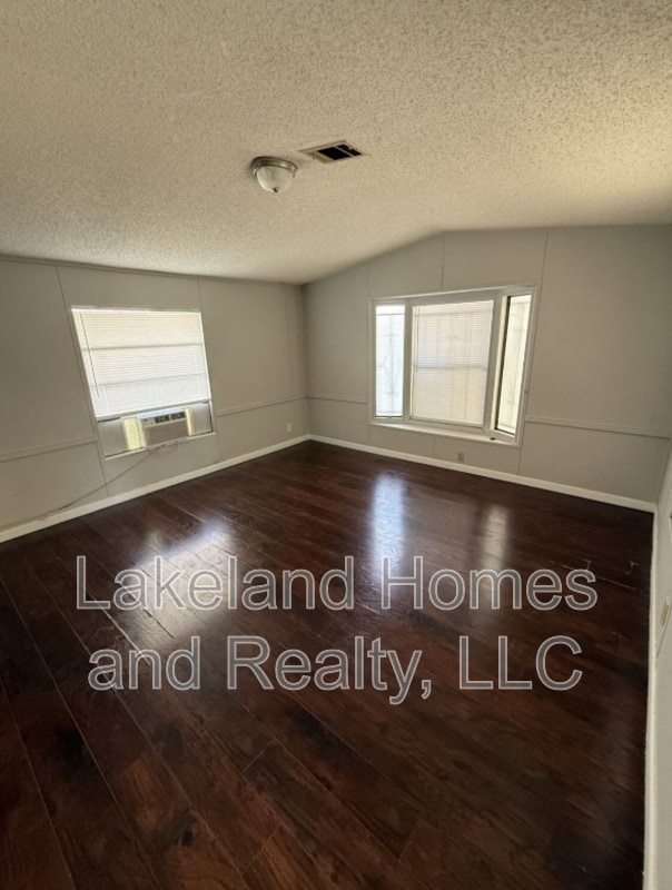 Photo - 2906 Rossi Ln