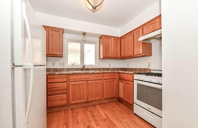 Photo - 2315 N Oakland Ave