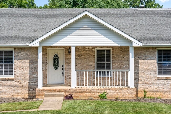 Photo - Pet Friendly Three Bedroom with Basement!