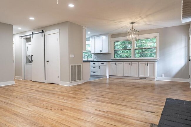 Photo - 440 W Maine Ave