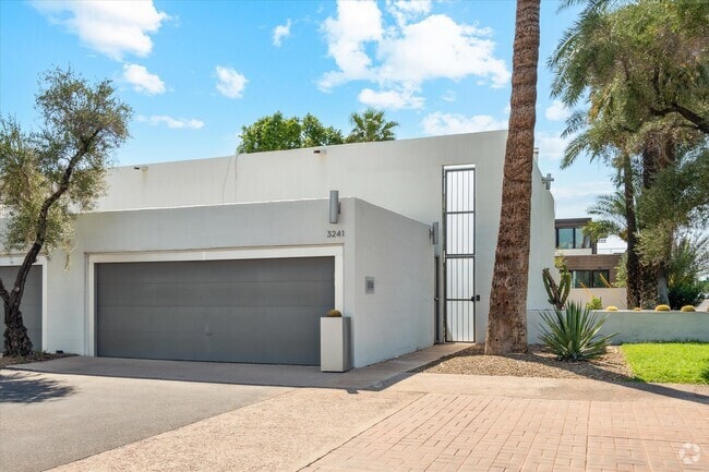 Building Photo - 3241 E Camelback Rd Rental
