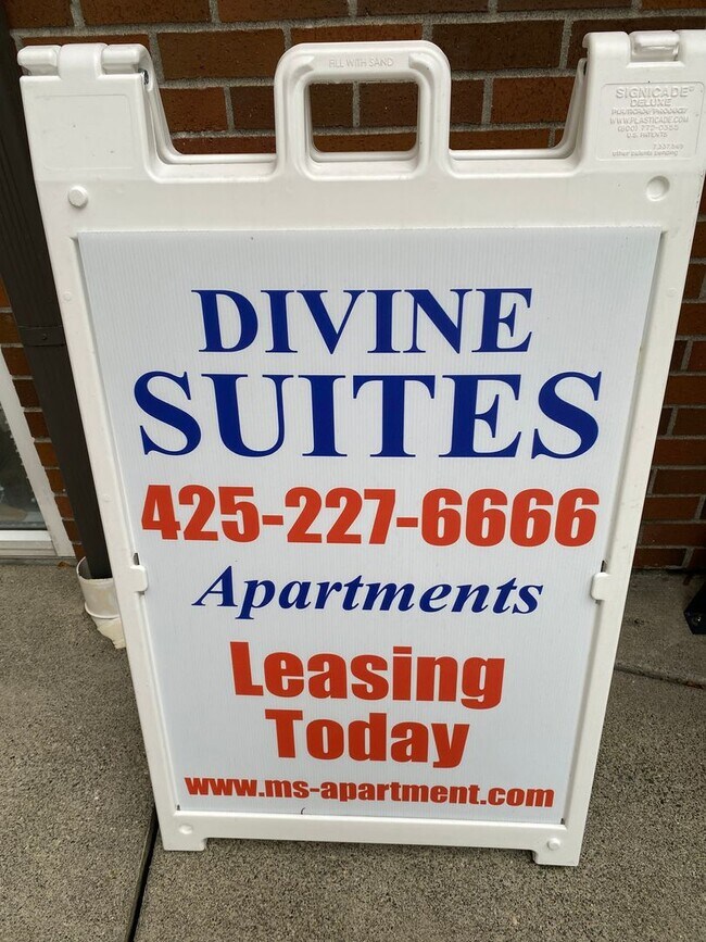 Divine Suites at Downtown Renton