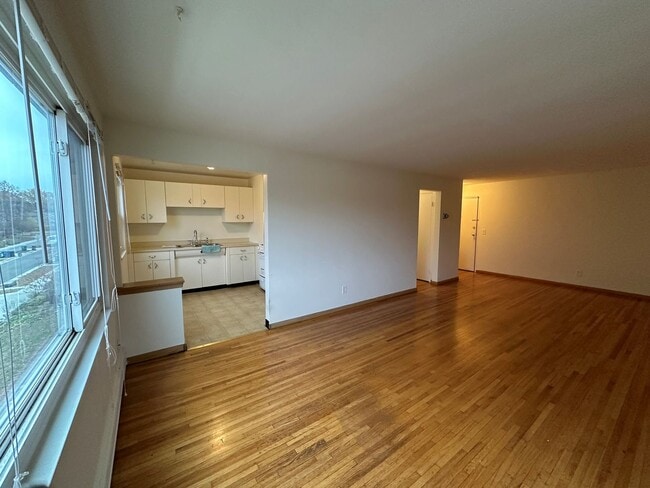 Building Photo - 4610 Bryant Ave S