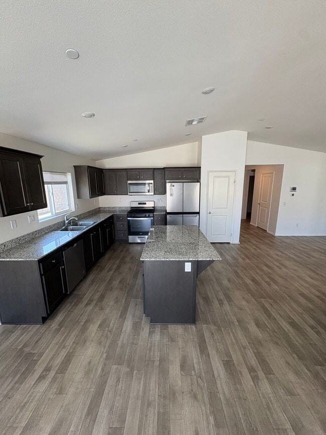 Building Photo - Beautiful Newly Built Single-Family Home-Hemet!