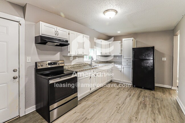 Photo - 111 Spruce Ave