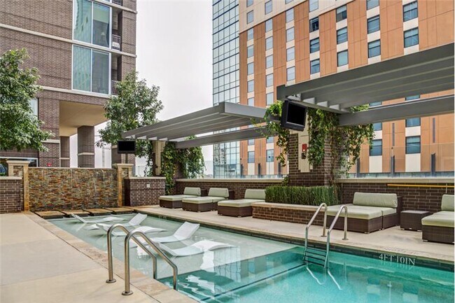 Building Photo - 302 Brazos St Unit S3-2