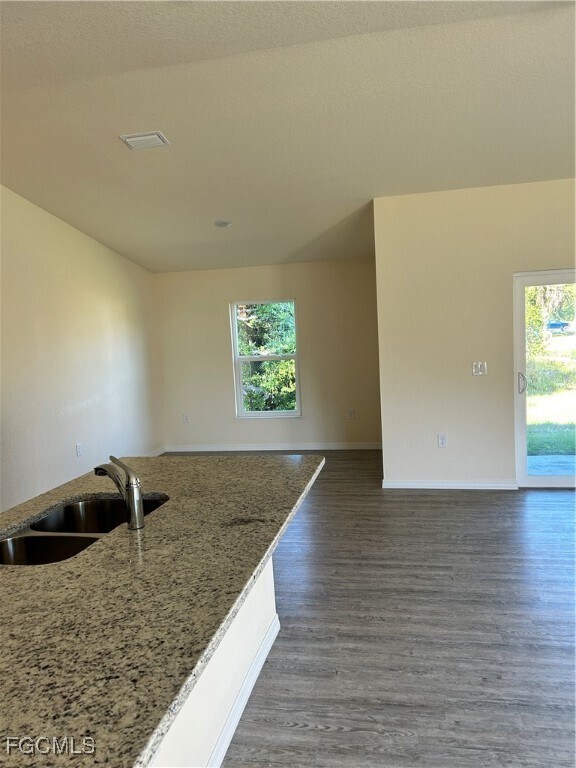 Photo - 1031 S Bronze Ct