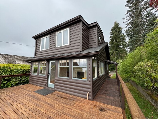Photo - Desirable Indianola waterfront just in time for summer