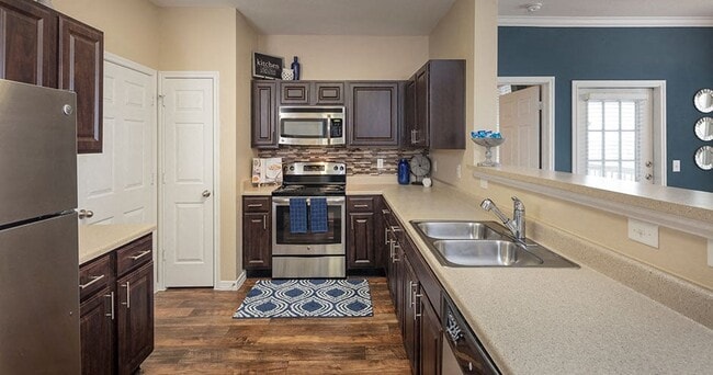 The Manor Homes of Arborwalk Apartments