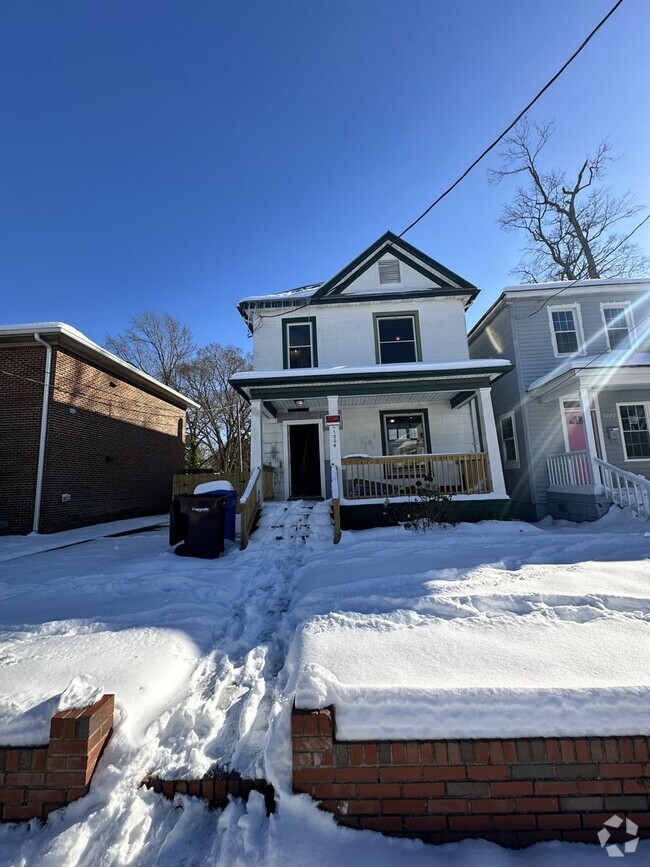 Building Photo - Gorgeous Four Bedroom Completed Upgraded Rental