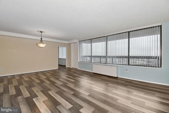 Photo - 3701 S George Mason Dr Unidad 2311N