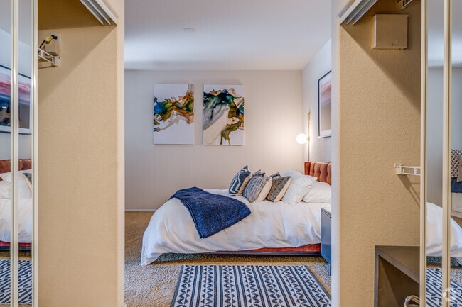 2BR, 2BA - 1,119SF