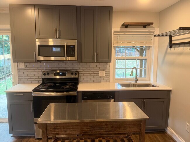 Photo - 4904 POWELL RD