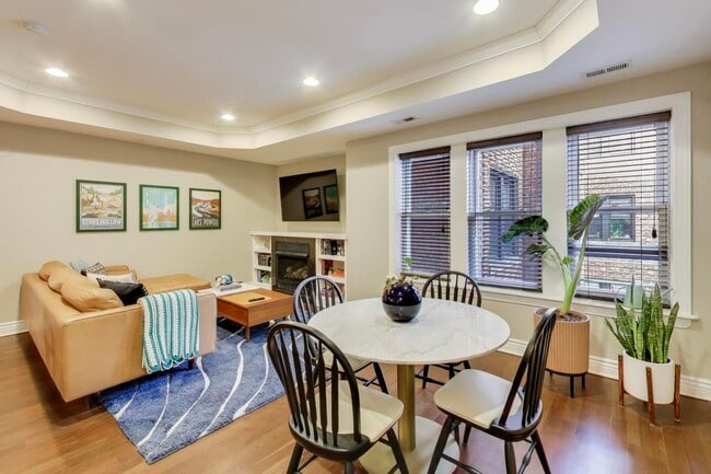 Photo - 528 W Cornelia Ave