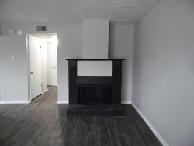 Photo - 2801 Easthills Dr