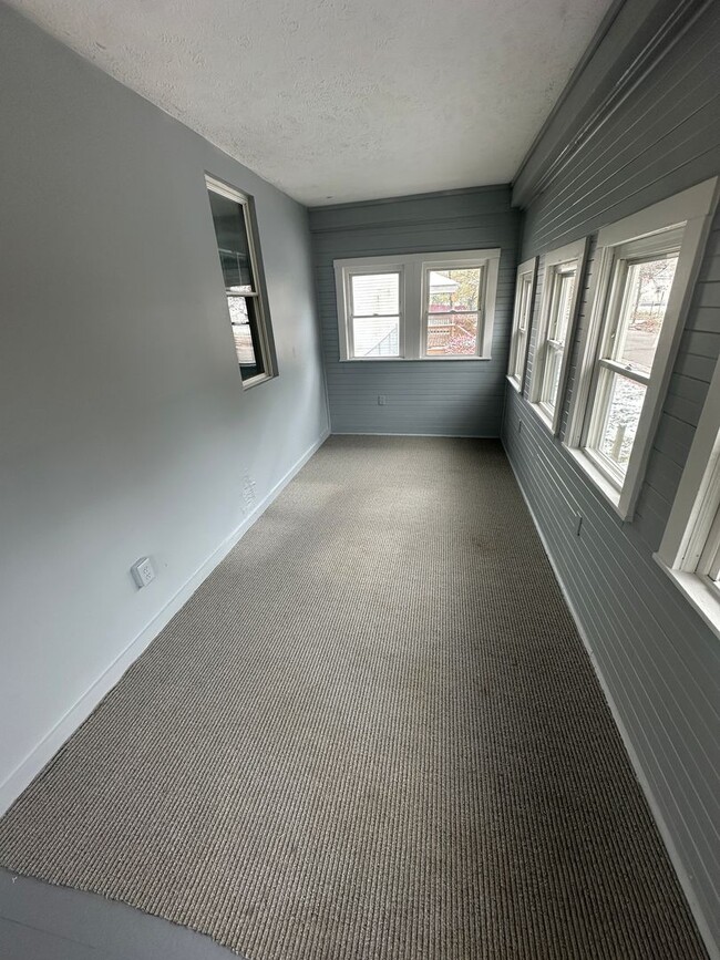 Photo - 4 Bed / 2 Bath Sunroom, Updated Kitchen & Spacious Layout!