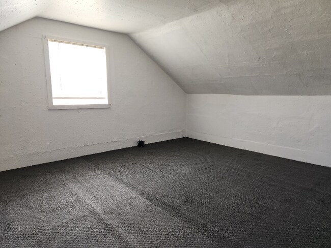 Photo - 714 8th St NE