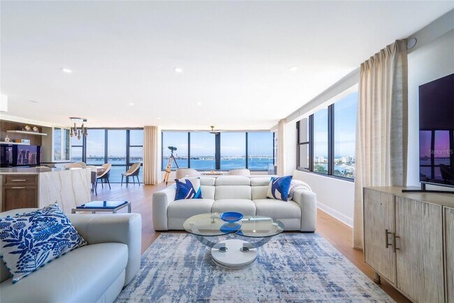 Photo - 770 S Palm Ave Unidad 1704