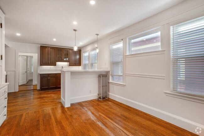 Building Photo - 156A South St Unit 2R Rental