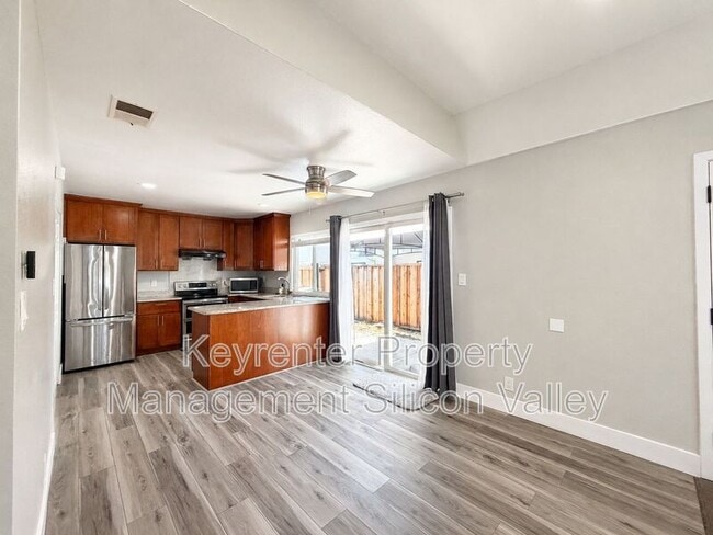 Photo - 399 Don Basillo Way
