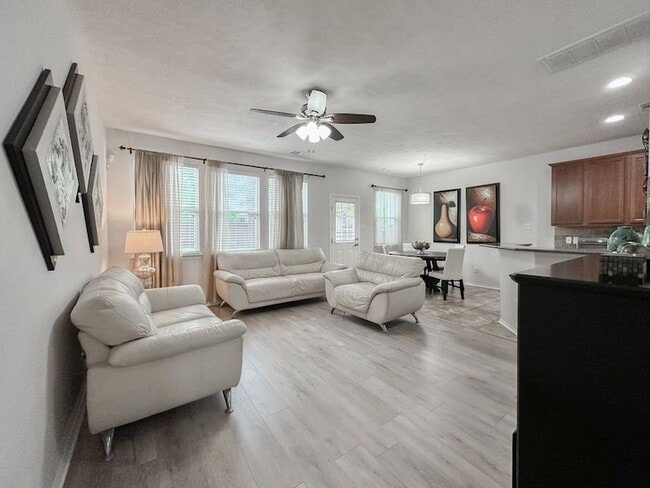 3 Fairlee Ct