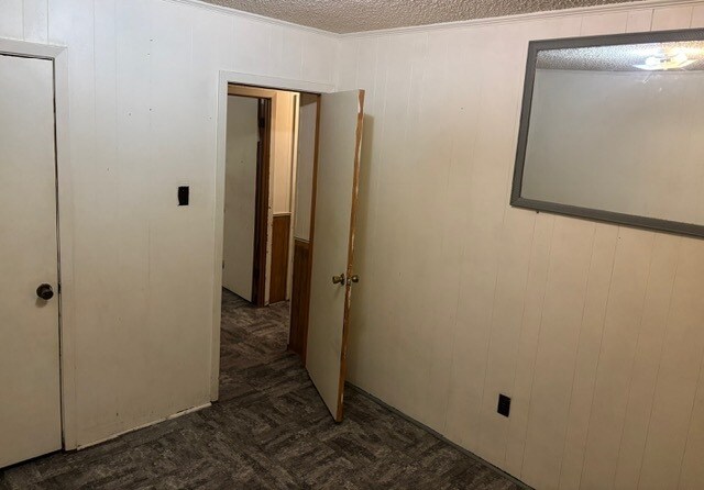 Bedroom #2 and hallway - 104 Pamela Cir Casa