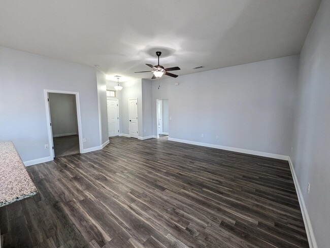 Photo - 2401 Spur Ln