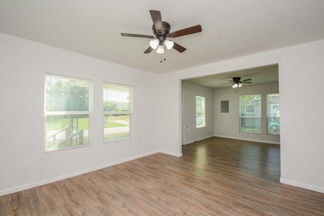 Photo - 3013 Brackenridge St