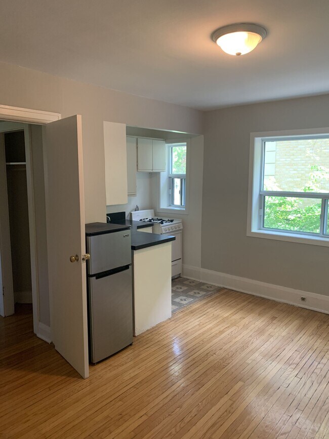 Photo - 28 Balmoral Ave