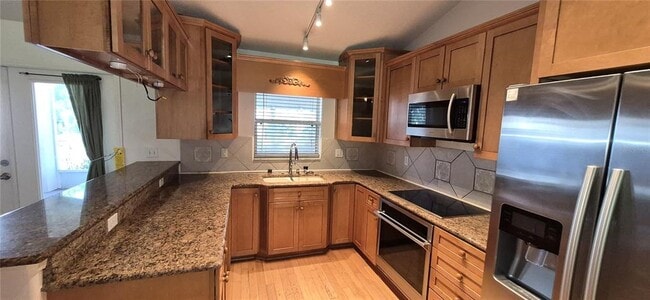 10037 Crenshaw Cir